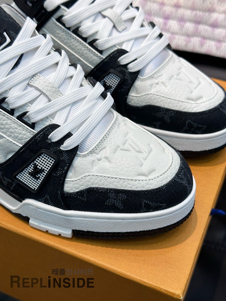 레플리카 명품 [LOUIS VUITTON] 루이비통 LV 트레이너 스니커즈 남녀공용 - 로고 실사