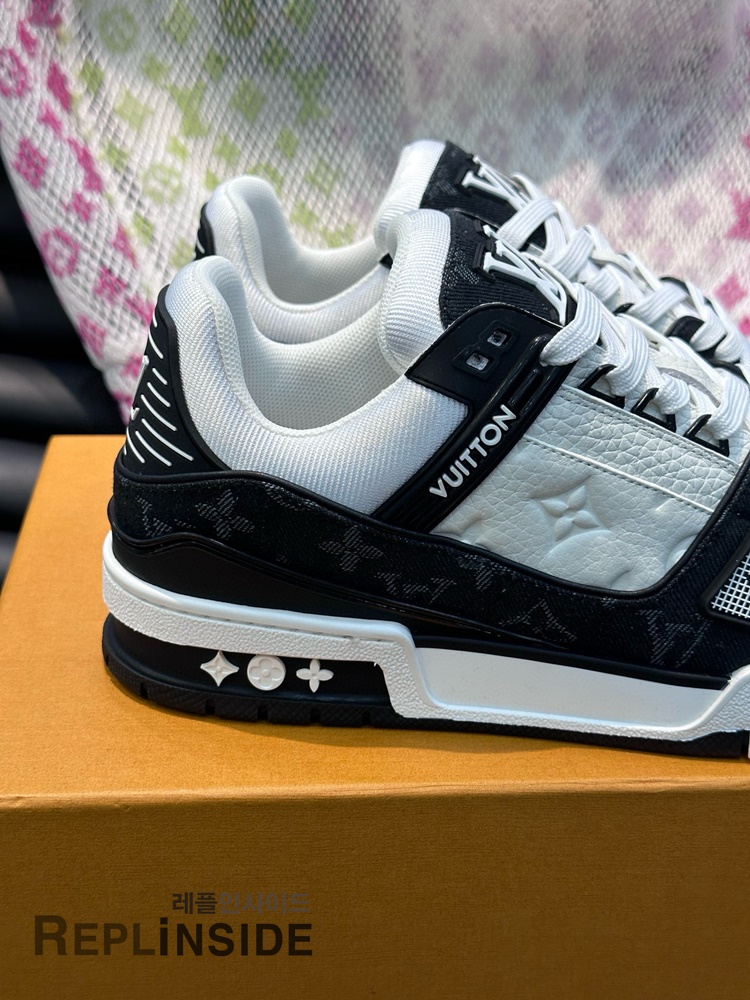 레플리카 명품 [LOUIS VUITTON] 루이비통 LV 트레이너 스니커즈 남녀공용 - 인솔 실사