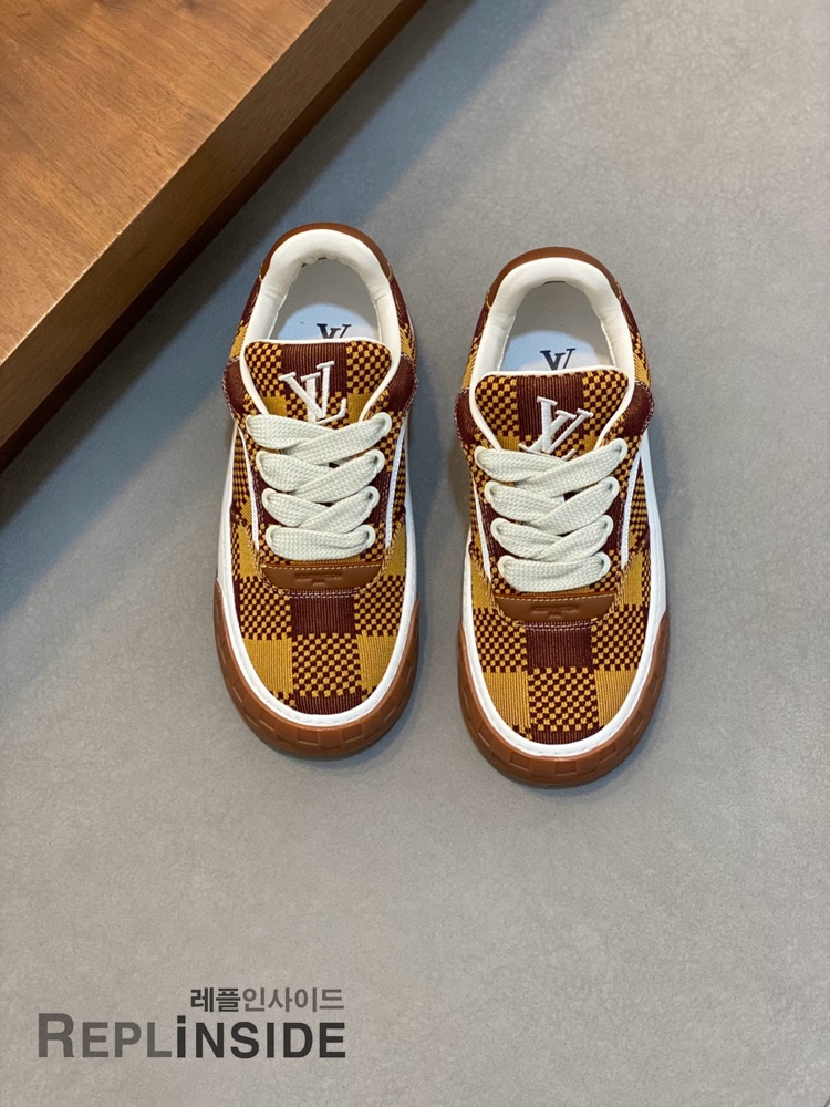 레플리카 명품 [LOUIS VUITTON] 루이비통 틸티드 스니커즈 남성용 - 앞면 실사
