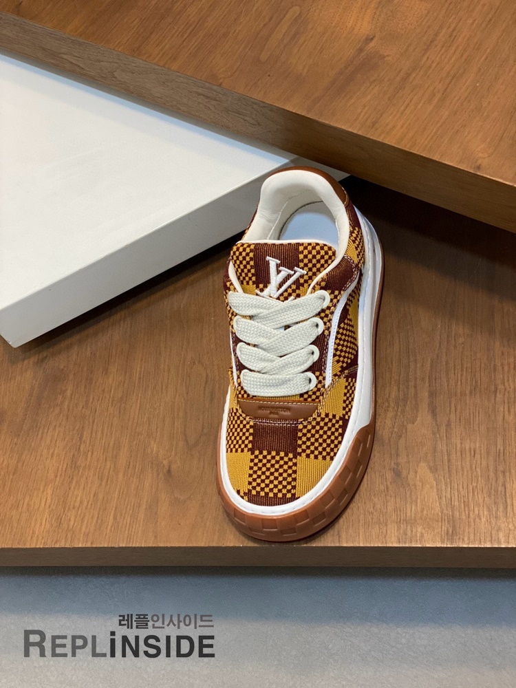 레플리카 명품 [LOUIS VUITTON] 루이비통 틸티드 스니커즈 남성용 - 밑창 실사