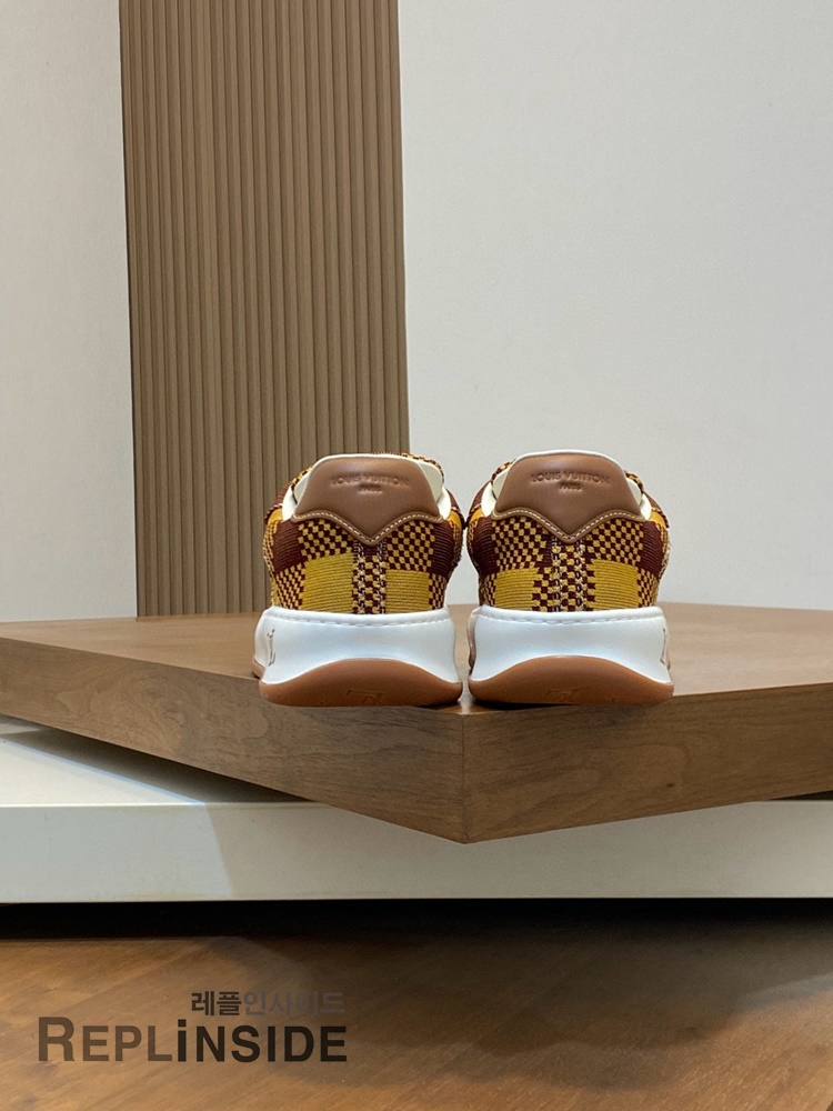 레플리카 명품 [LOUIS VUITTON] 루이비통 틸티드 스니커즈 남성용 - 택 실사