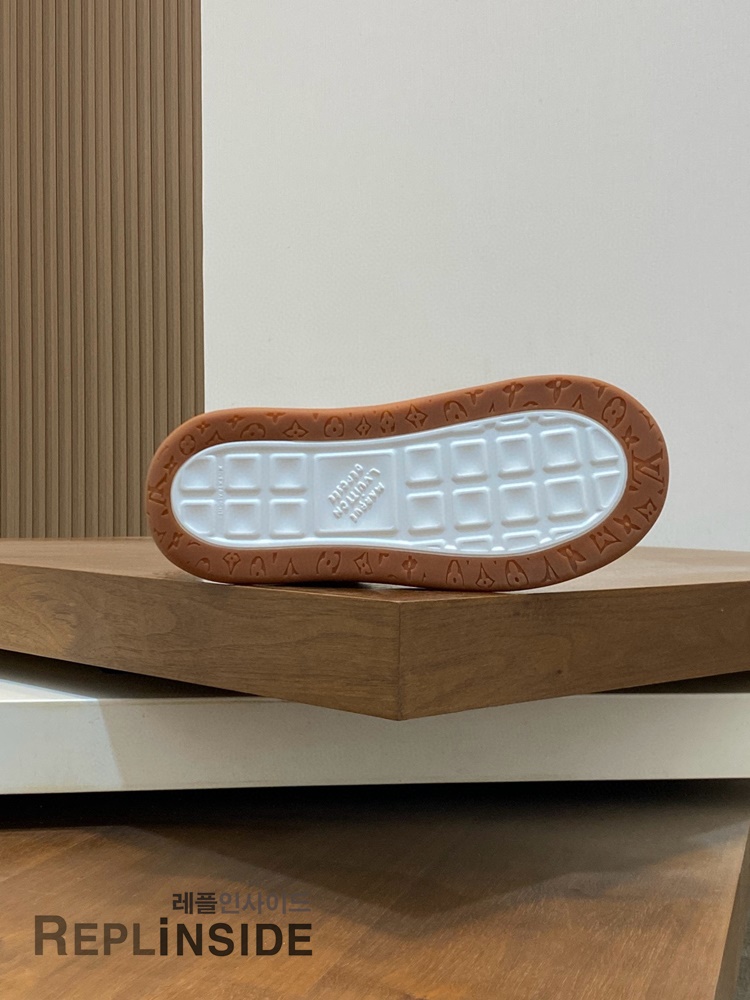 레플리카 명품 [LOUIS VUITTON] 루이비통 틸티드 스니커즈 남성용 - 전체 실사