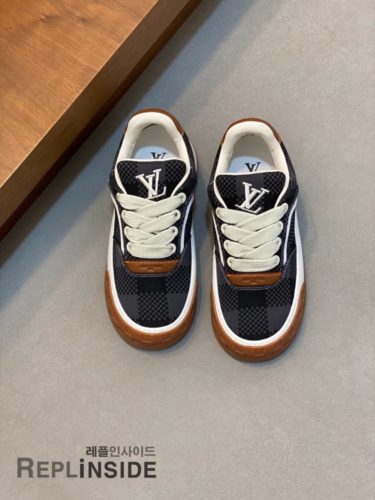레플리카 명품 [LOUIS VUITTON] 루이비통 틸티드 스니커즈 남성용 - 앞면 실사