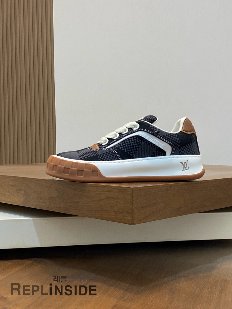 레플리카 명품 [LOUIS VUITTON] 루이비통 틸티드 스니커즈 남성용 - 옆면 실사