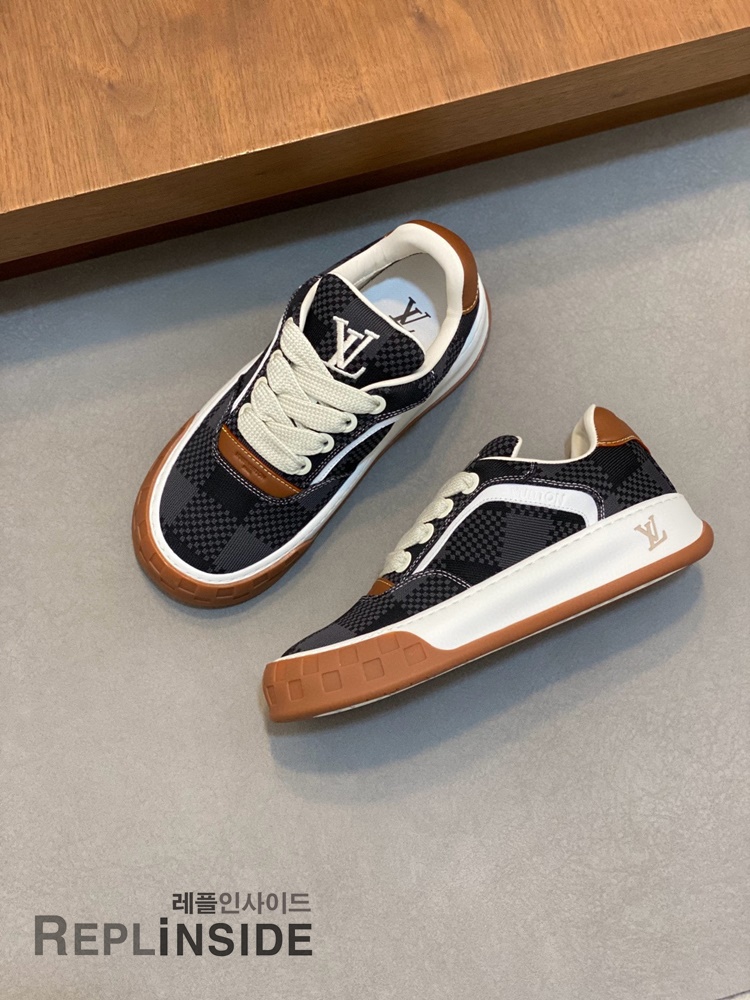 레플리카 명품 [LOUIS VUITTON] 루이비통 틸티드 스니커즈 남성용 - 인솔 실사