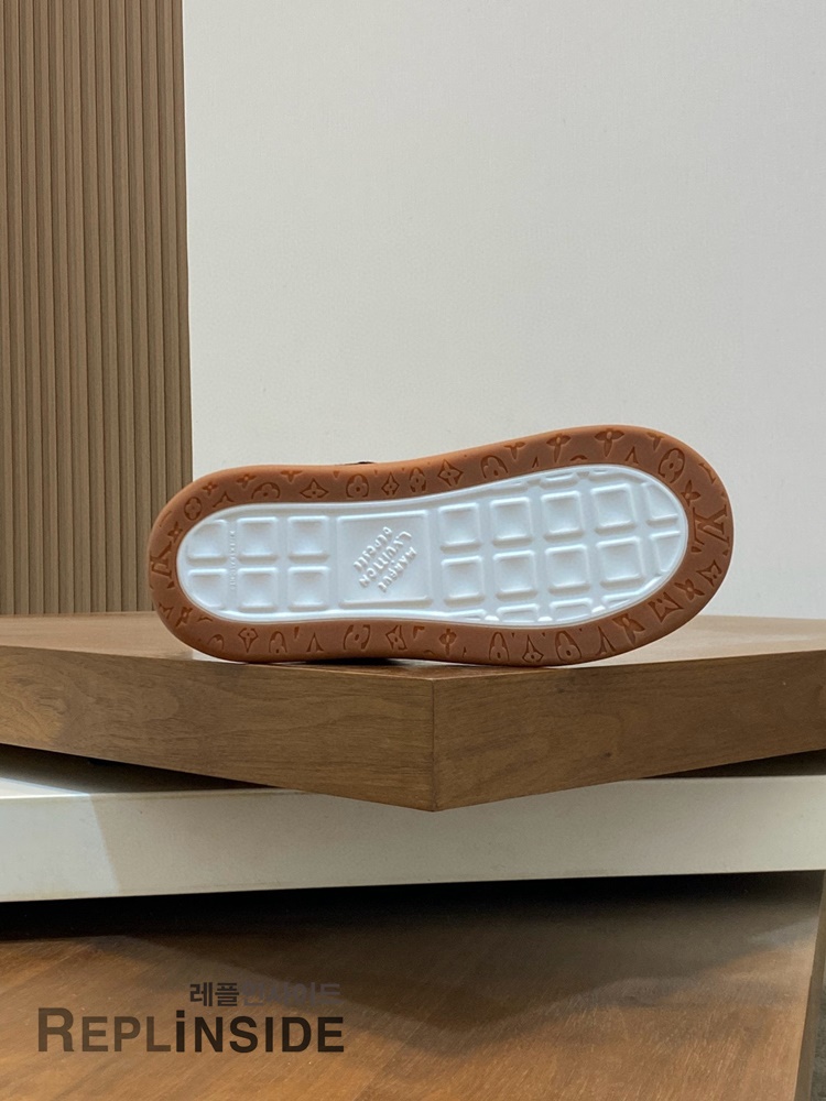 레플리카 명품 [LOUIS VUITTON] 루이비통 틸티드 스니커즈 남성용 - 전체 실사