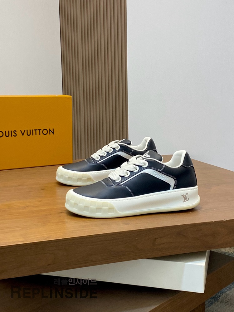 레플리카 명품 [LOUIS VUITTON] 루이비통 틸티드 스니커즈 남성용 - 뒷면 실사