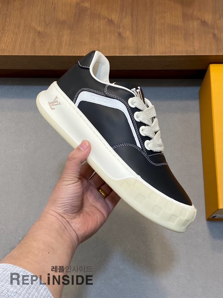 레플리카 명품 [LOUIS VUITTON] 루이비통 틸티드 스니커즈 남성용 - 로고 실사