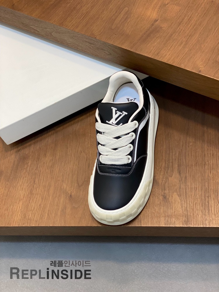 레플리카 명품 [LOUIS VUITTON] 루이비통 틸티드 스니커즈 남성용 - 밑창 실사