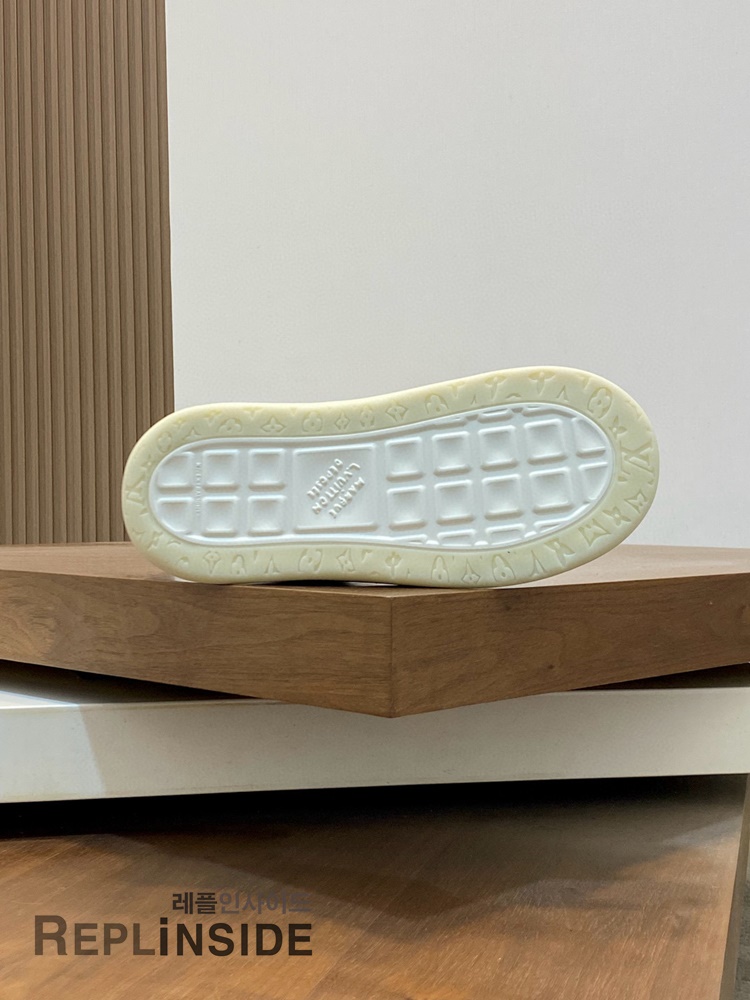 레플리카 명품 [LOUIS VUITTON] 루이비통 틸티드 스니커즈 남성용 - 전체 실사