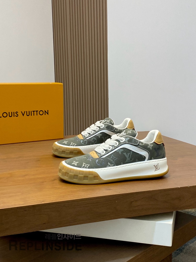 레플리카 명품 [LOUIS VUITTON] 루이비통 틸티드 스니커즈 남성용 - 뒷면 실사