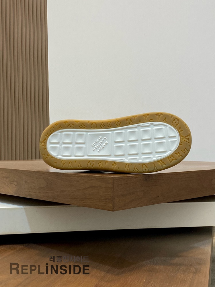 레플리카 명품 [LOUIS VUITTON] 루이비통 틸티드 스니커즈 남성용 - 전체 실사