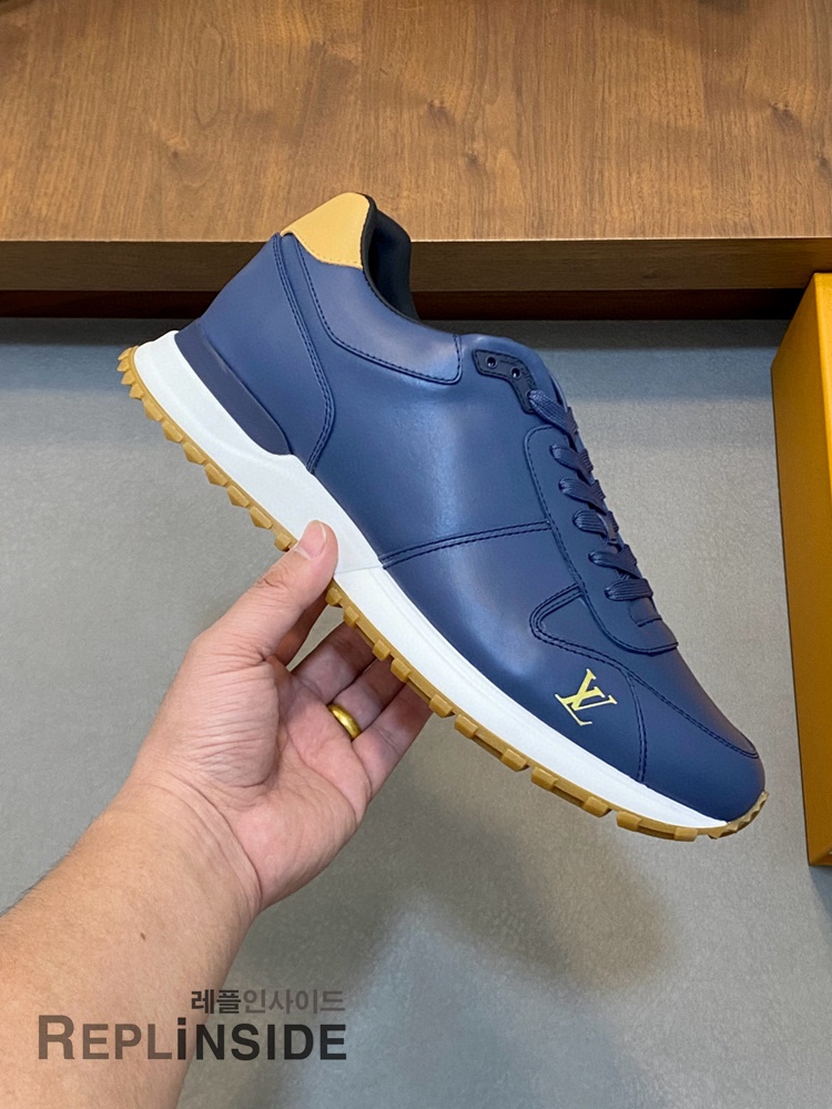 레플리카 명품 [LOUIS VUITTON] 루이비통 런어웨이 스니커즈 남성용 - 로고 실사