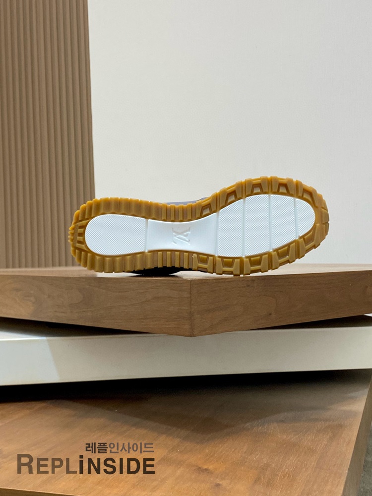 레플리카 명품 [LOUIS VUITTON] 루이비통 런어웨이 스니커즈 남성용 - 전체 실사