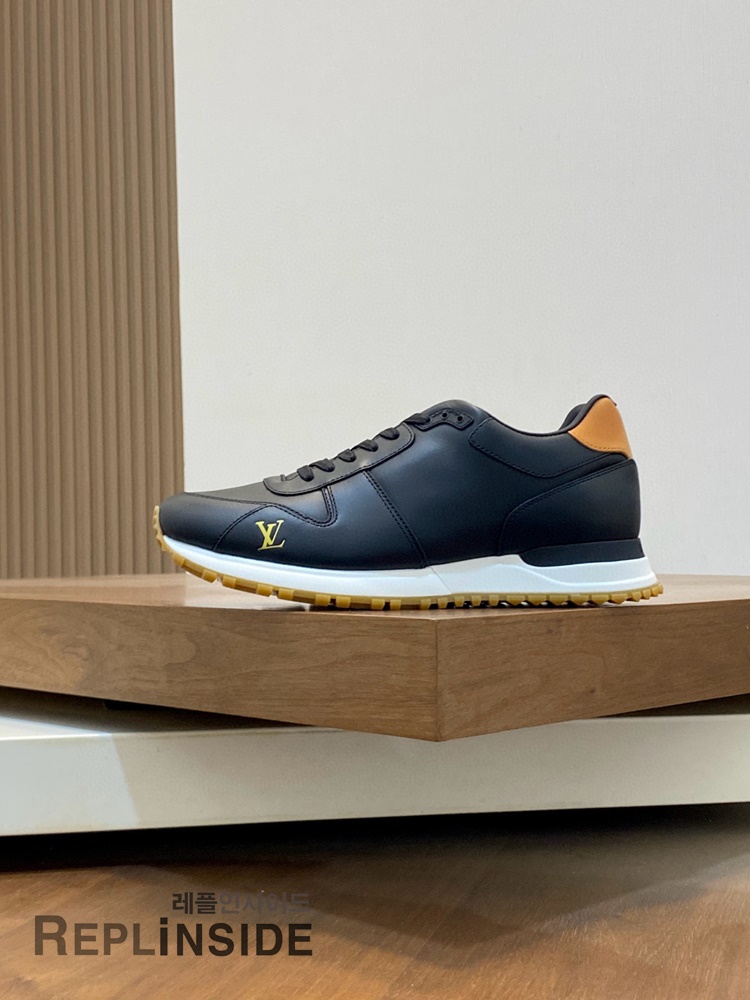 레플리카 명품 [LOUIS VUITTON] 루이비통 런어웨이 스니커즈 남성용 - 옆면 실사