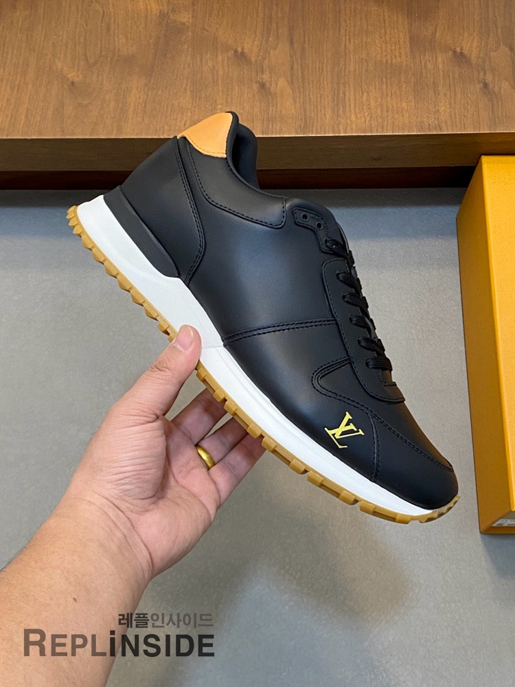 레플리카 명품 [LOUIS VUITTON] 루이비통 런어웨이 스니커즈 남성용 - 로고 실사