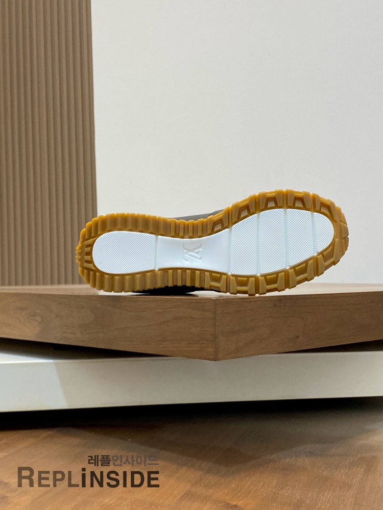 레플리카 명품 [LOUIS VUITTON] 루이비통 런어웨이 스니커즈 남성용 - 전체 실사