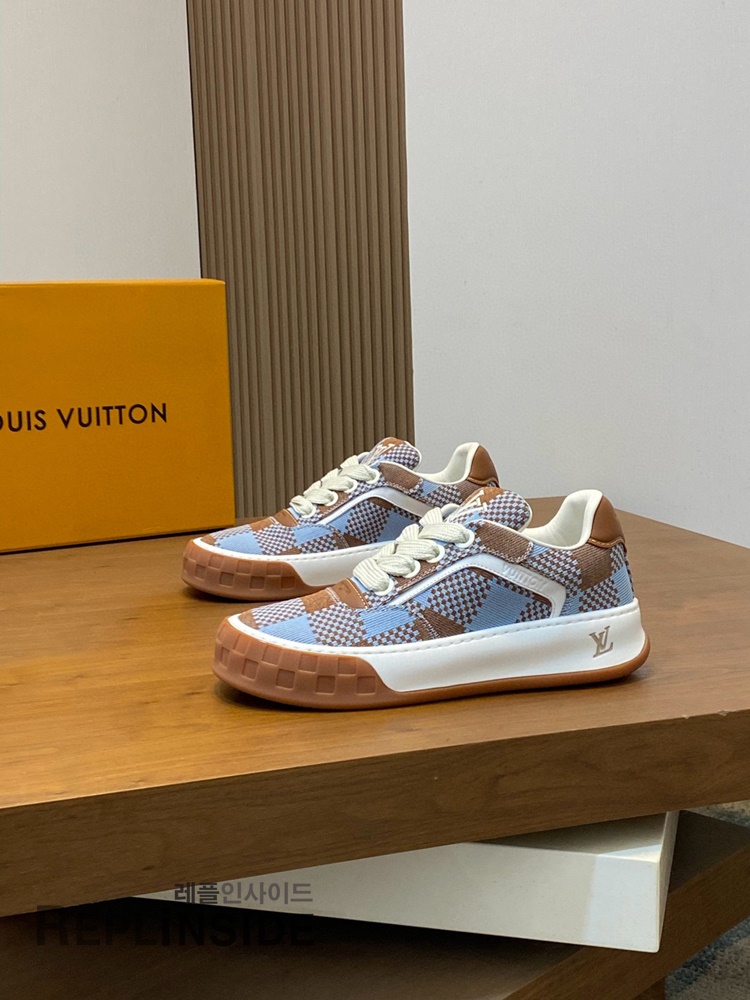 레플리카 명품 [LOUIS VUITTON] 루이비통 틸티드 스니커즈 남성용 - 뒷면 실사