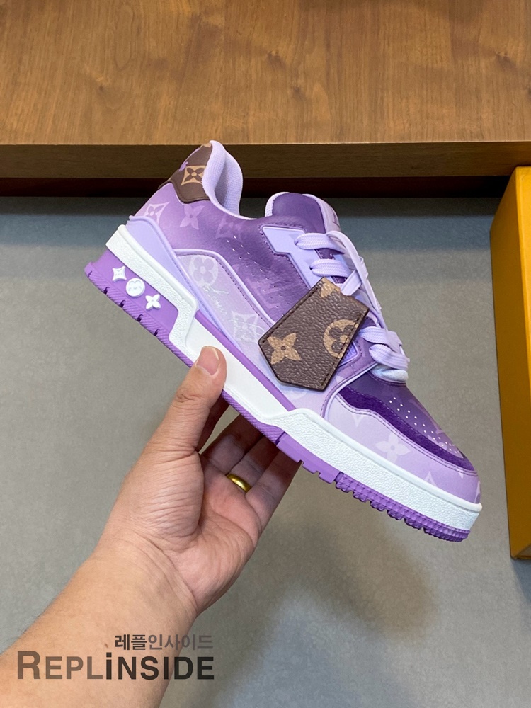 레플리카 명품 [LOUIS VUITTON] 루이비통 LV 트레이너 스니커즈 남녀공용 - 로고 실사