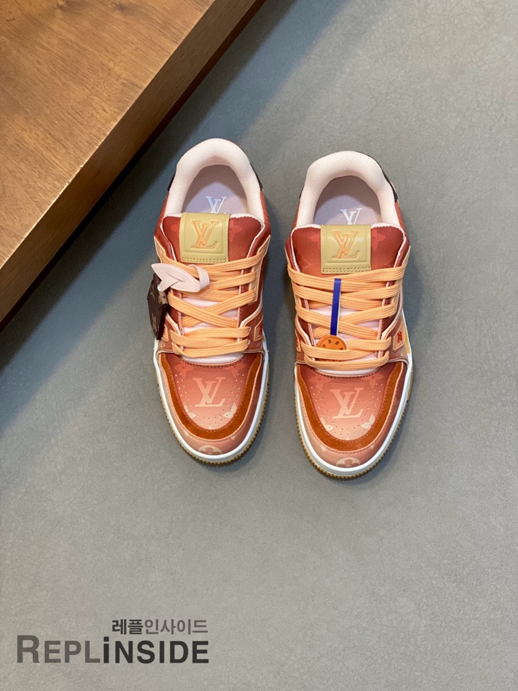 레플리카 명품 [LOUIS VUITTON] 루이비통 LV 트레이너 스니커즈 남녀공용 - 앞면 실사