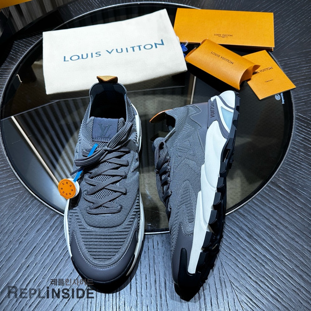 레플리카 명품 [LOUIS VUITTON] 루이비통 러너 타틱 스니커즈 남성용 - 옆면 실사