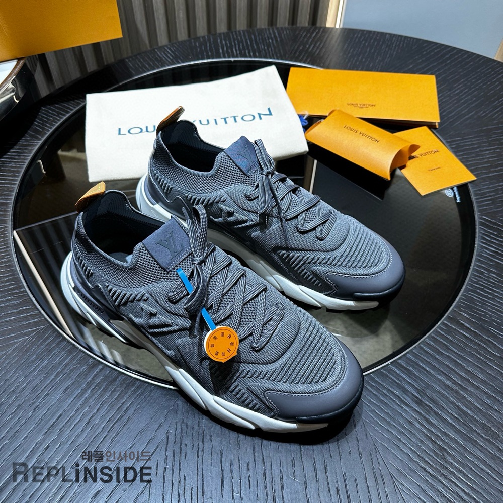 레플리카 명품 [LOUIS VUITTON] 루이비통 러너 타틱 스니커즈 남성용 - 뒷면 실사