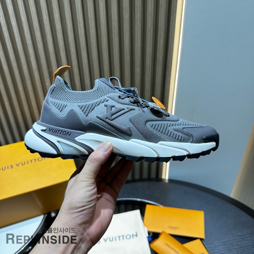 레플리카 명품 [LOUIS VUITTON] 루이비통 러너 타틱 스니커즈 남성용 - 로고 실사