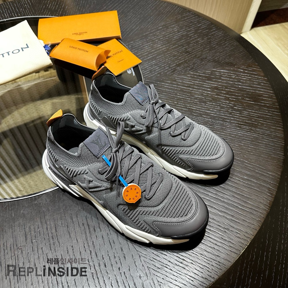 레플리카 명품 [LOUIS VUITTON] 루이비통 러너 타틱 스니커즈 남성용 - 전체 실사