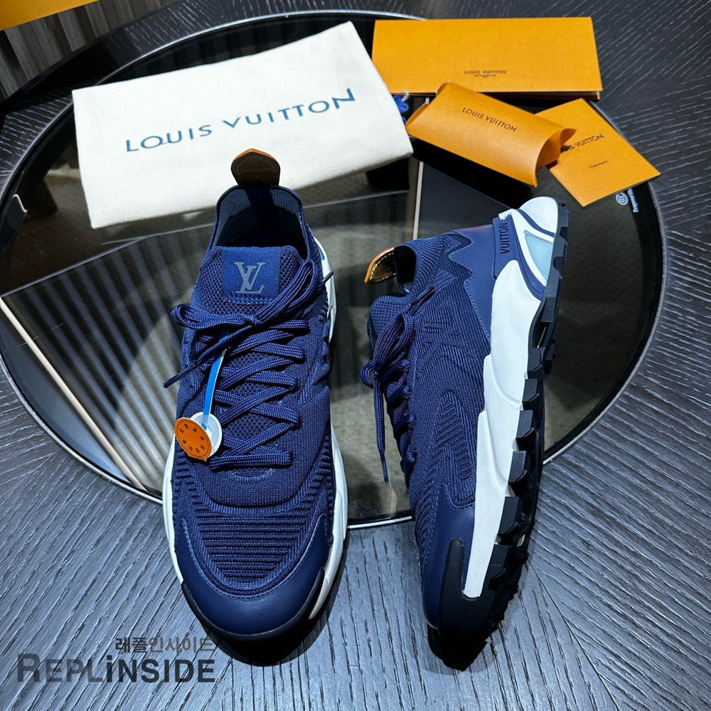 레플리카 명품 [LOUIS VUITTON] 루이비통 러너 타틱 스니커즈 남성용 - 옆면 실사