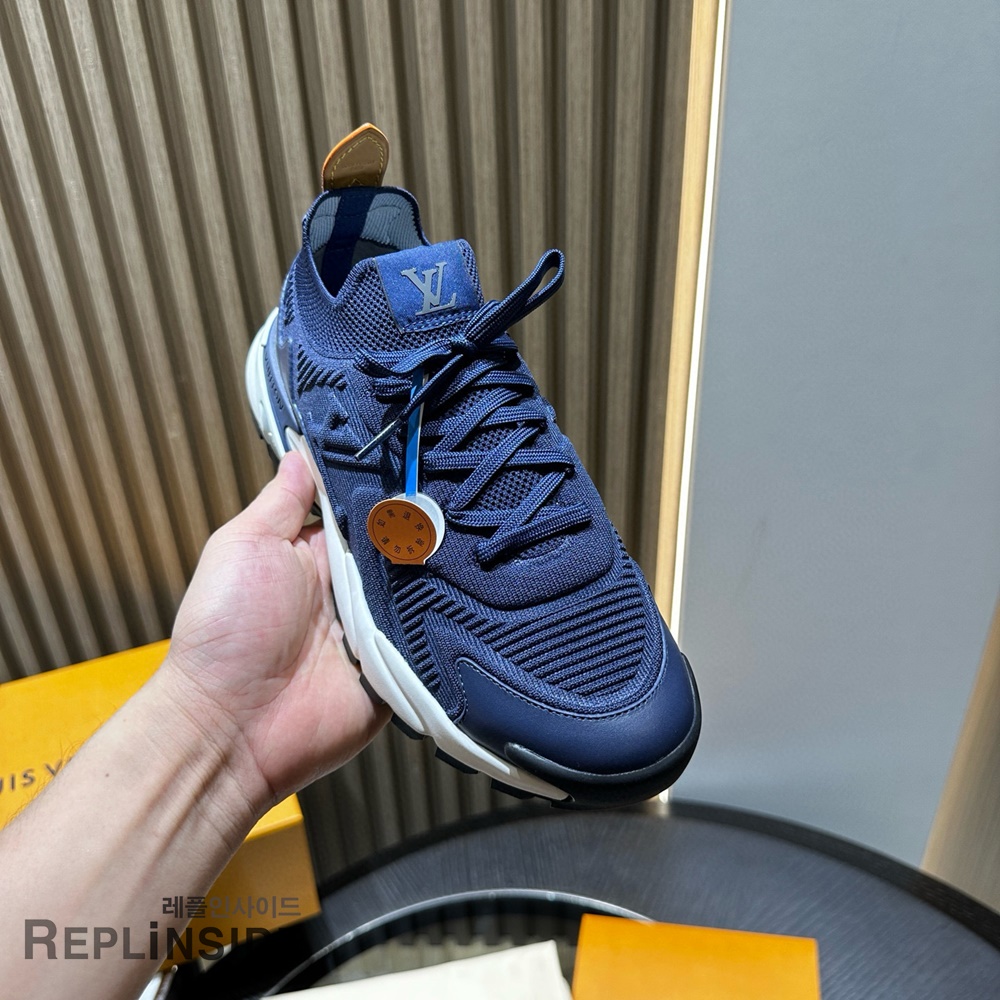레플리카 명품 [LOUIS VUITTON] 루이비통 러너 타틱 스니커즈 남성용 - 인솔 실사