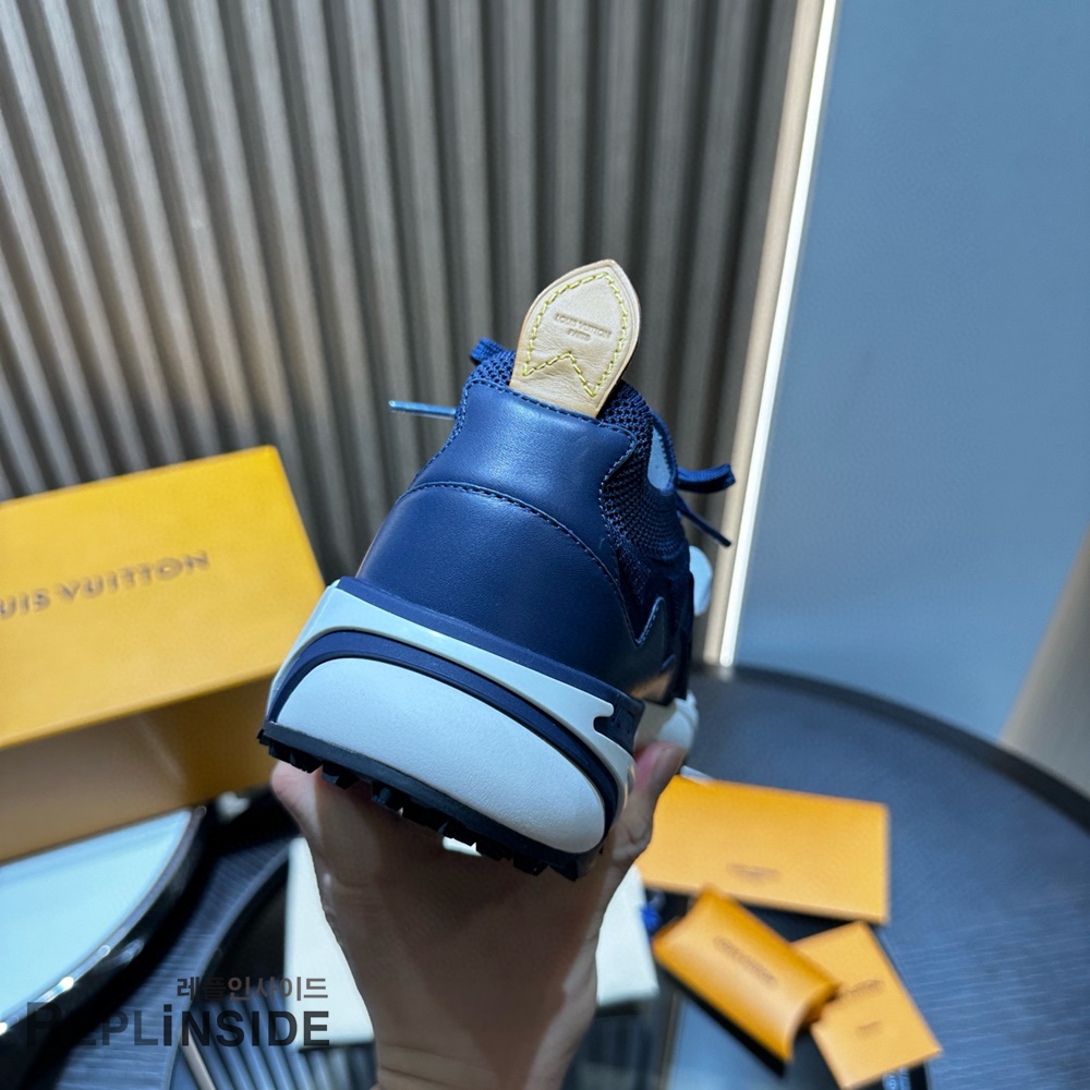 레플리카 명품 [LOUIS VUITTON] 루이비통 러너 타틱 스니커즈 남성용 - 밑창 실사