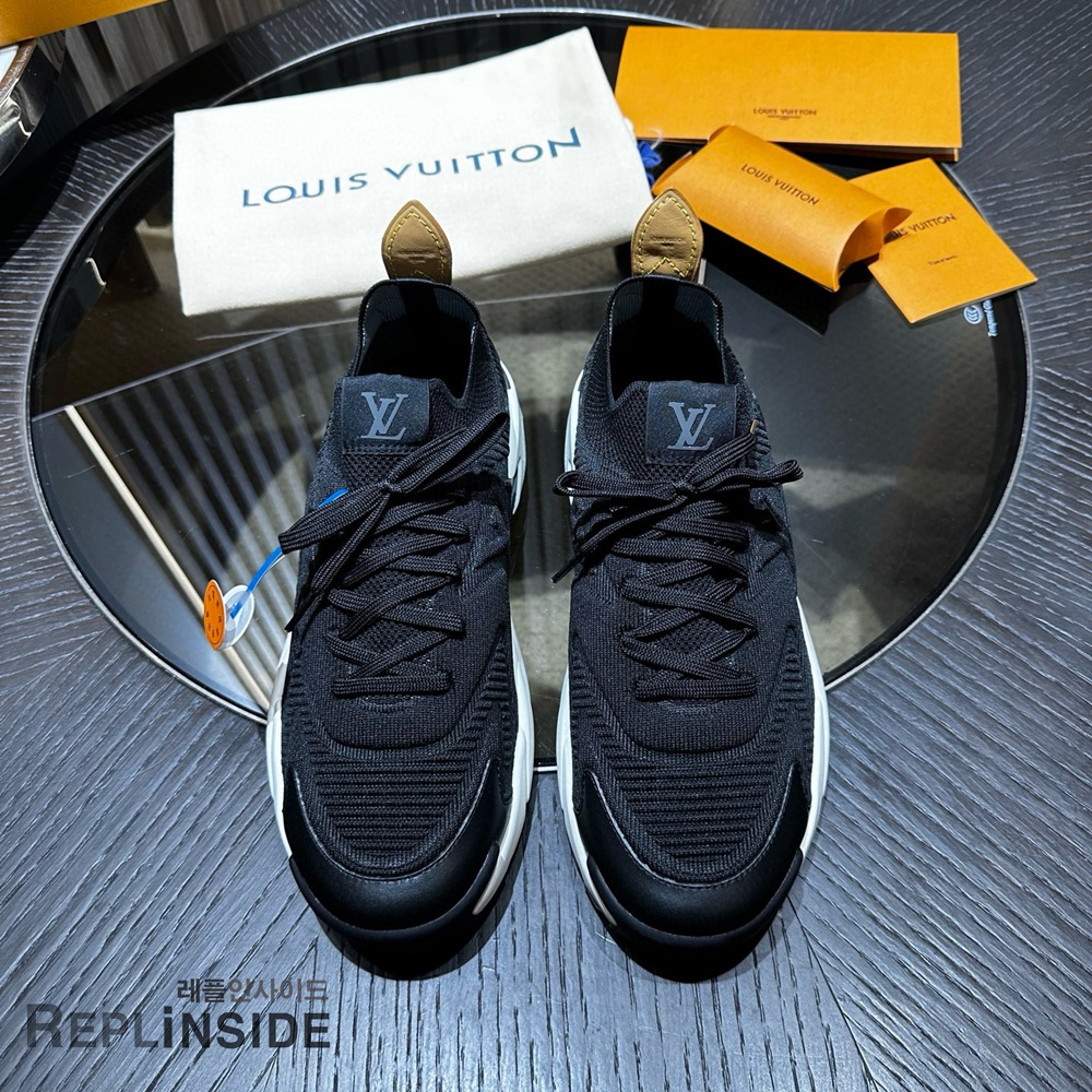 레플리카 명품 [LOUIS VUITTON] 루이비통 러너 타틱 스니커즈 남성용 - 앞면 실사
