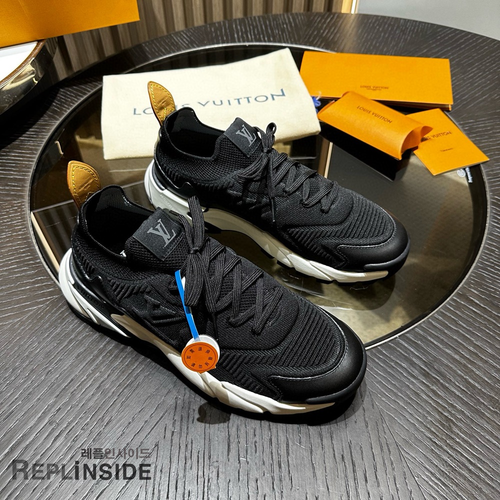 레플리카 명품 [LOUIS VUITTON] 루이비통 러너 타틱 스니커즈 남성용 - 뒷면 실사