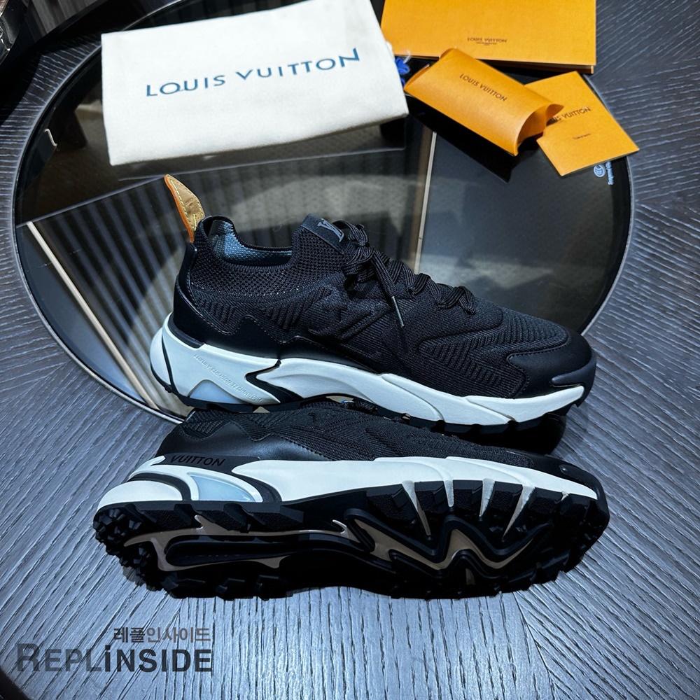 레플리카 명품 [LOUIS VUITTON] 루이비통 러너 타틱 스니커즈 남성용 - 택 실사
