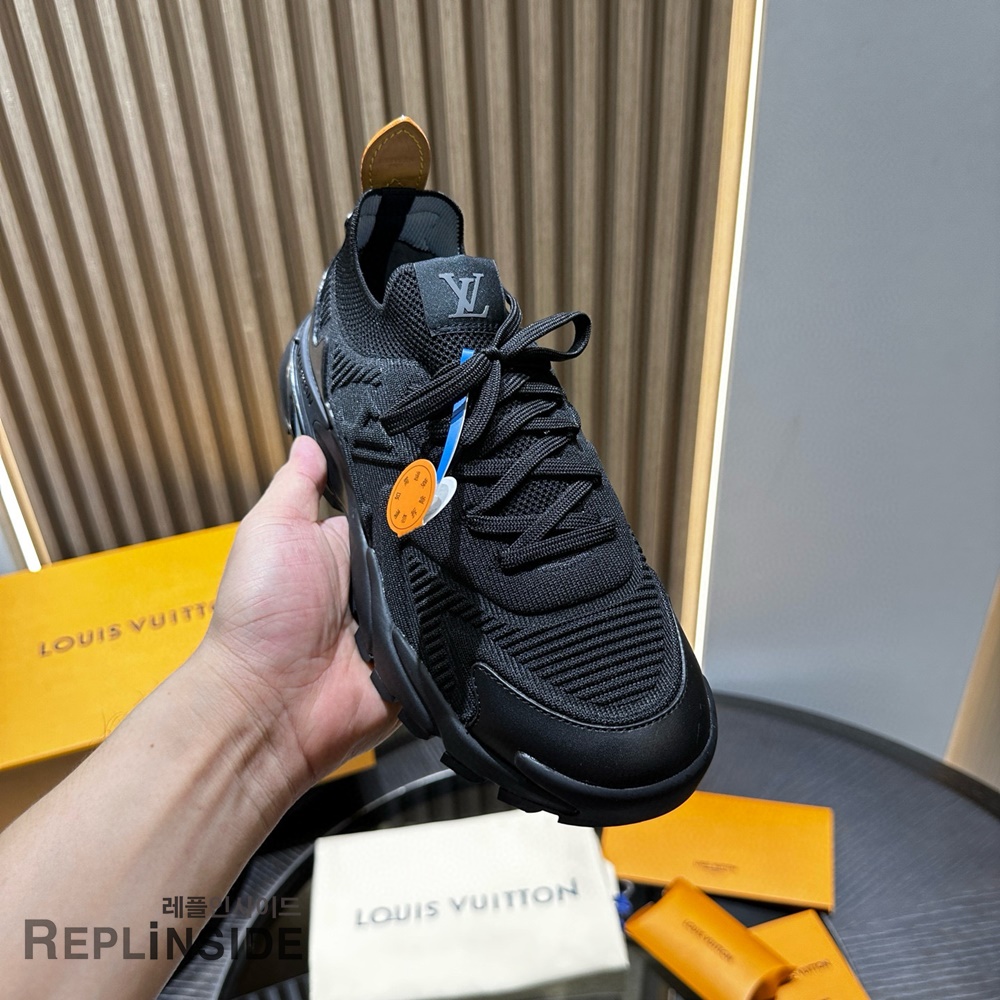 레플리카 명품 [LOUIS VUITTON] 루이비통 러너 타틱 스니커즈 남성용 - 인솔 실사