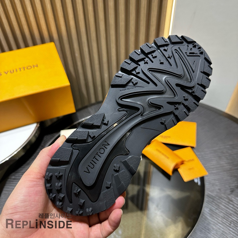 레플리카 명품 [LOUIS VUITTON] 루이비통 러너 타틱 스니커즈 남성용 - 박스 실사