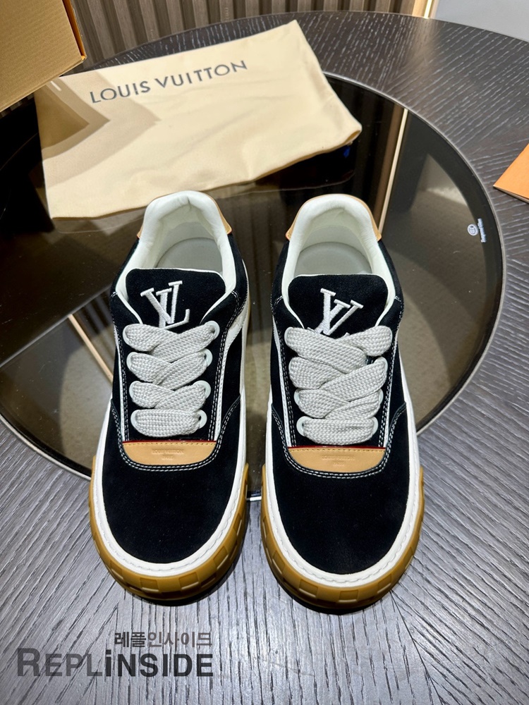 레플리카 명품 [LOUIS VUITTON] 루이비통 틸티드 스니커즈 남성용 - 앞면 실사