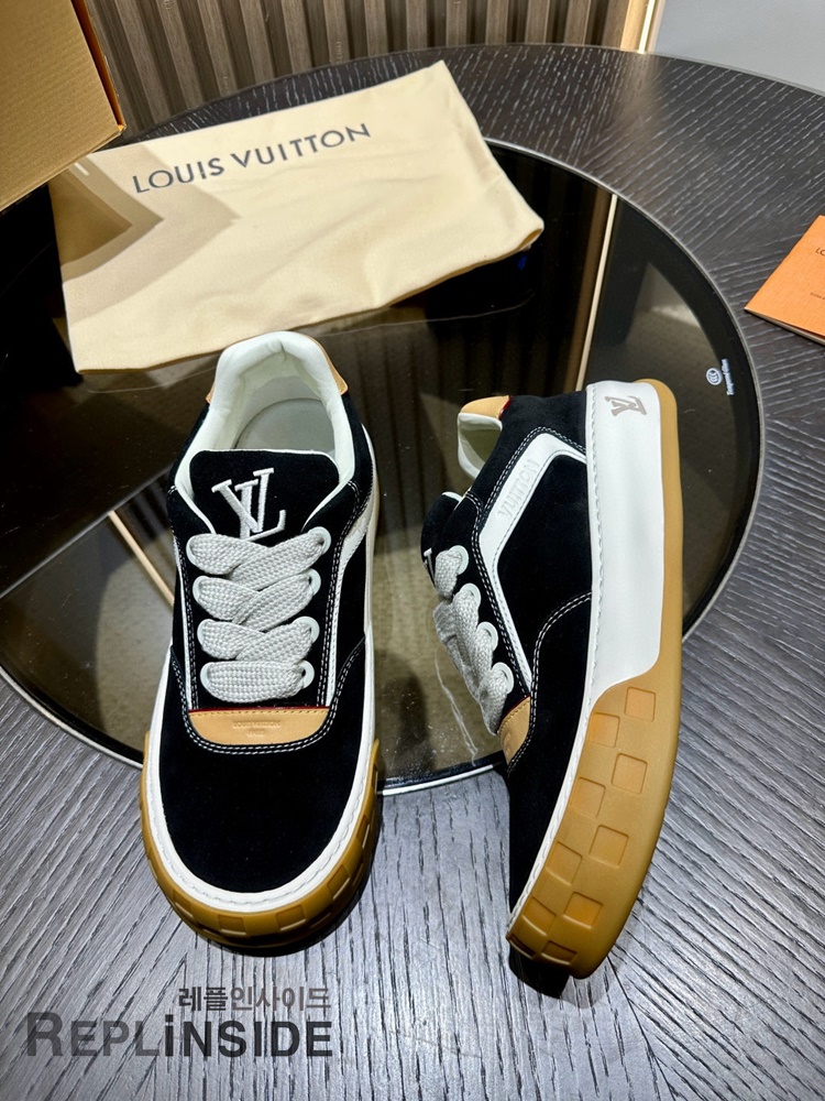 레플리카 명품 [LOUIS VUITTON] 루이비통 틸티드 스니커즈 남성용 - 옆면 실사