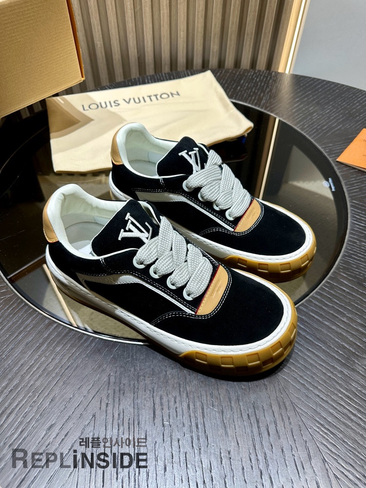 레플리카 명품 [LOUIS VUITTON] 루이비통 틸티드 스니커즈 남성용 - 뒷면 실사