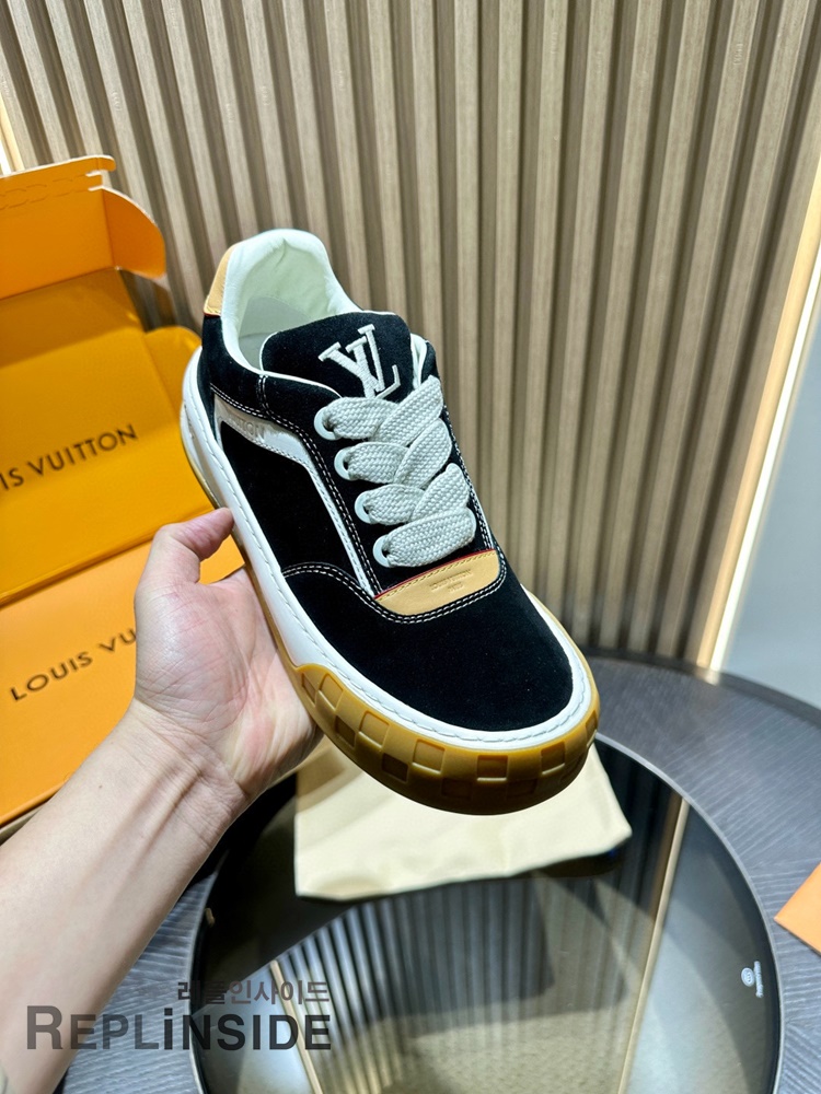 레플리카 명품 [LOUIS VUITTON] 루이비통 틸티드 스니커즈 남성용 - 인솔 실사