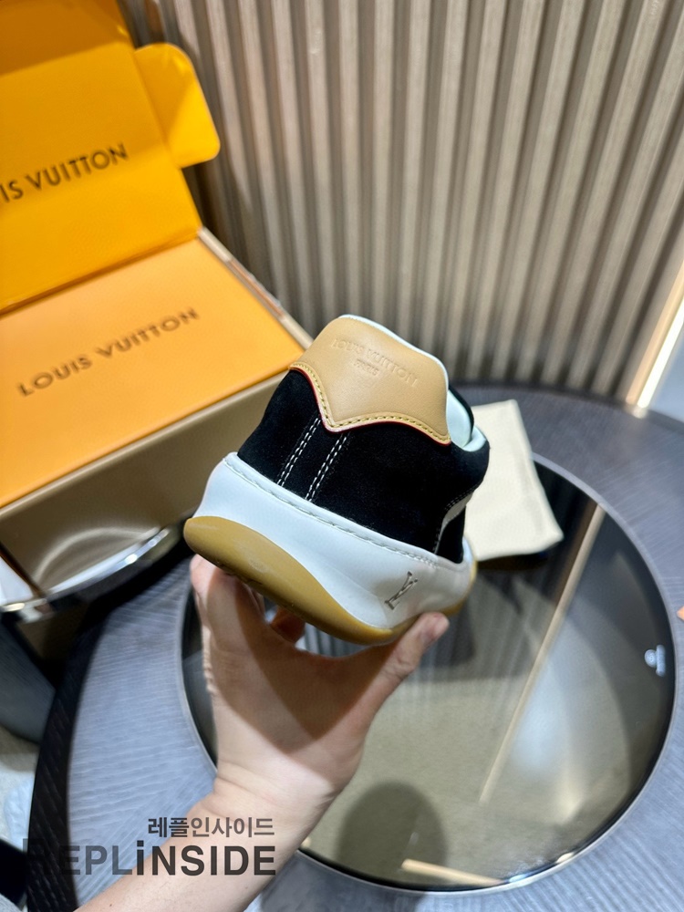레플리카 명품 [LOUIS VUITTON] 루이비통 틸티드 스니커즈 남성용 - 밑창 실사