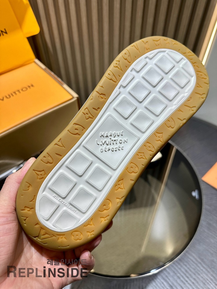 레플리카 명품 [LOUIS VUITTON] 루이비통 틸티드 스니커즈 남성용 - 박스 실사