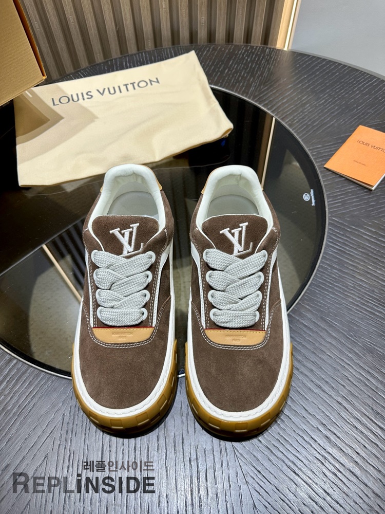 레플리카 명품 [LOUIS VUITTON] 루이비통 틸티드 스니커즈 남성용 - 앞면 실사