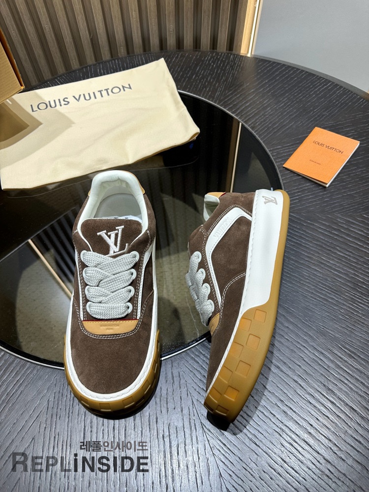 레플리카 명품 [LOUIS VUITTON] 루이비통 틸티드 스니커즈 남성용 - 옆면 실사