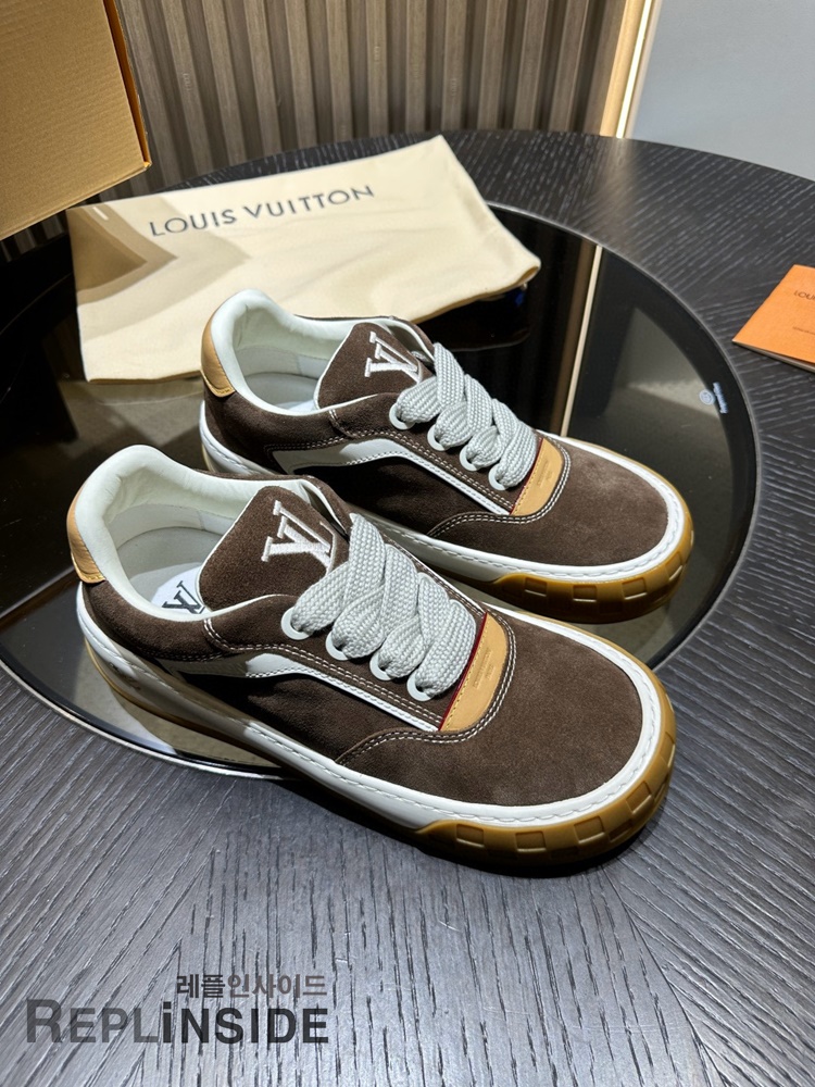 레플리카 명품 [LOUIS VUITTON] 루이비통 틸티드 스니커즈 남성용 - 뒷면 실사