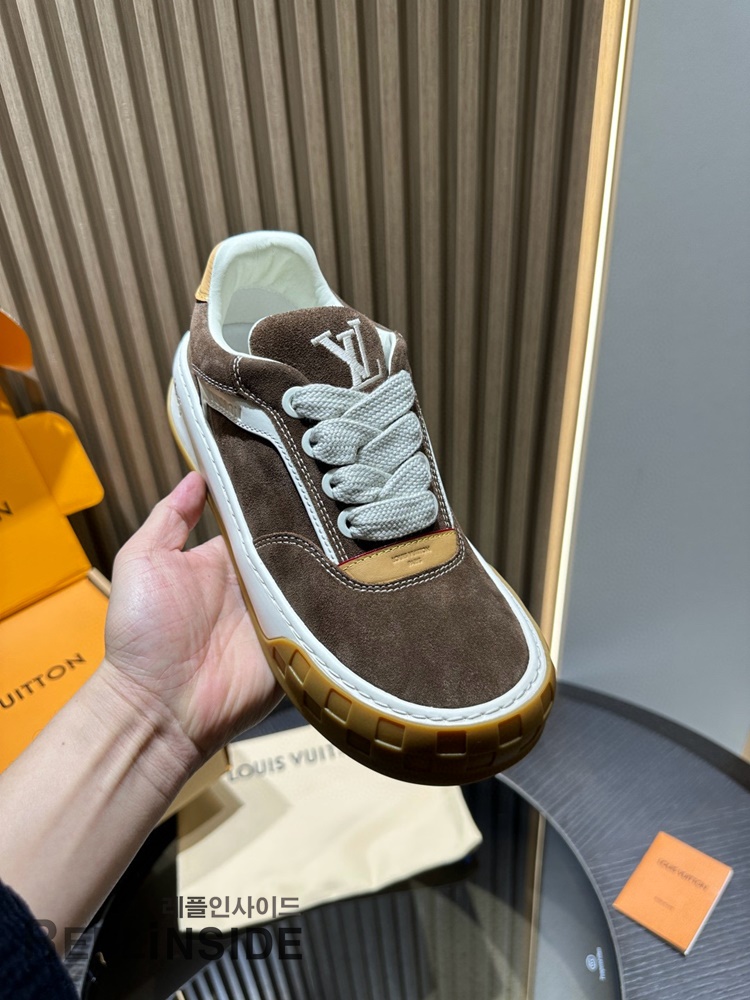 레플리카 명품 [LOUIS VUITTON] 루이비통 틸티드 스니커즈 남성용 - 인솔 실사