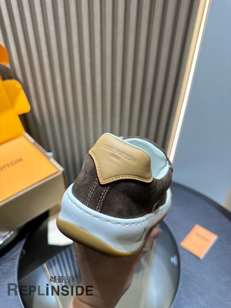 레플리카 명품 [LOUIS VUITTON] 루이비통 틸티드 스니커즈 남성용 - 밑창 실사