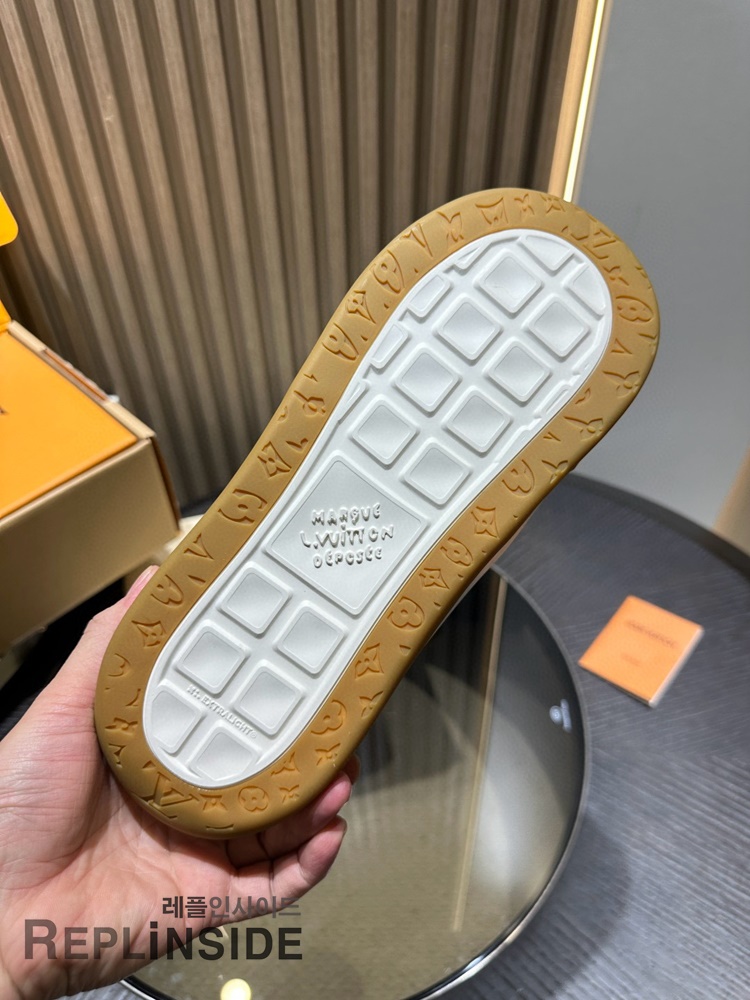 레플리카 명품 [LOUIS VUITTON] 루이비통 틸티드 스니커즈 남성용 - 박스 실사