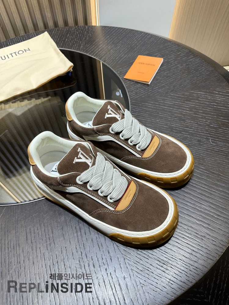 레플리카 명품 [LOUIS VUITTON] 루이비통 틸티드 스니커즈 남성용 - 전체 실사