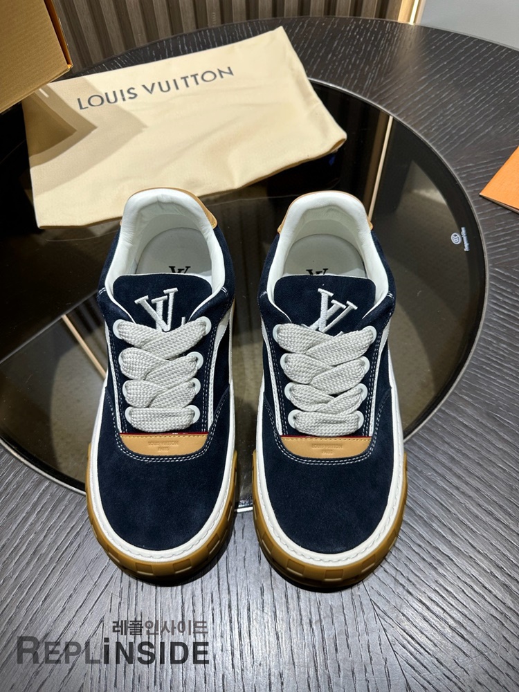 레플리카 명품 [LOUIS VUITTON] 루이비통 틸티드 스니커즈 남성용 - 앞면 실사